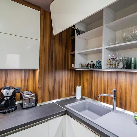 Daire Cosy Luxury Flat In The Centrum- 90sqm - 3 Rooms. Varna