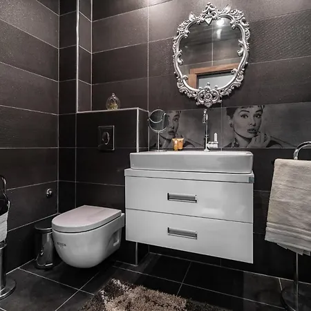 Daire Cosy Luxury Flat In The Centrum- 90sqm - 3 Rooms. Varna