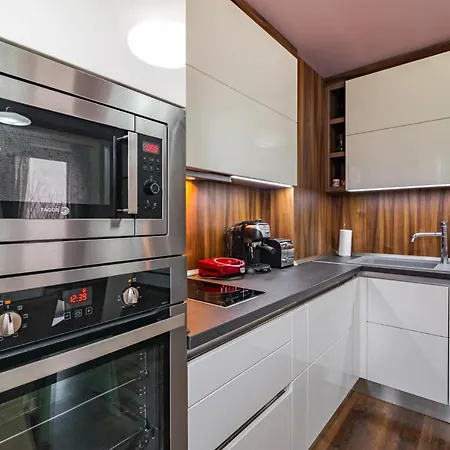 Daire Cosy Luxury Flat In The Centrum- 90sqm - 3 Rooms. Varna