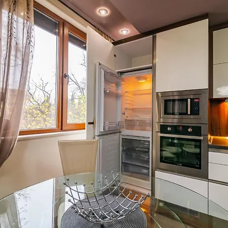 Cosy Luxury Flat In The Centrum- 90sqm - 3 Rooms. Daire Varna