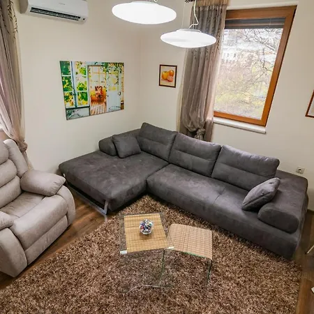 Cosy Luxury Flat In The Centrum- 90sqm - 3 Rooms. Appartement Varna