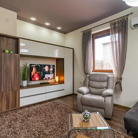 Cosy Luxury Flat In The Centrum- 90sqm - 3 Rooms. * Варна