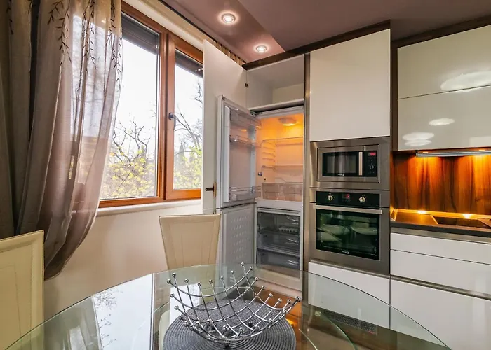 Cosy Luxury Flat In The Centrum- 90sqm - 3 Rooms. Appartement Varna